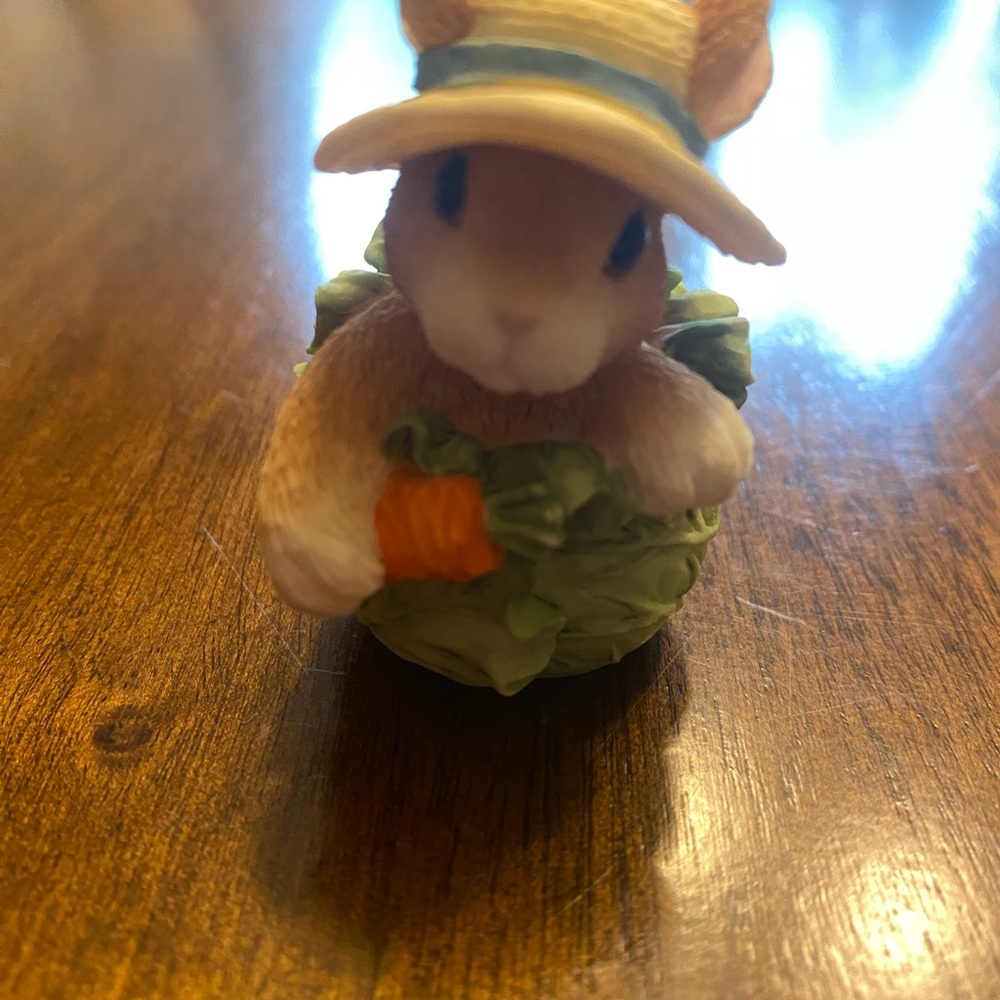 Adorable Bunny Figurines with Hats-1999 Priscilla Hillman 639451 - Picture 7 of 11